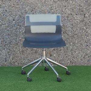 Cadira plàstic gris/blanc